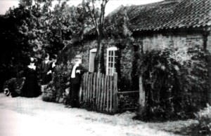 mary-richardson-far-left-who-wouljd-have-thought-it-cottage